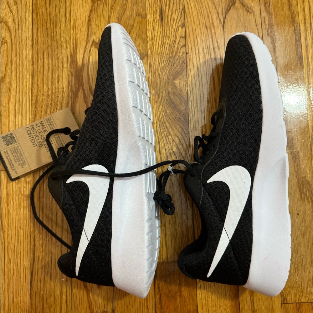Nike Sneakers New with tags SAME DAY SHIP